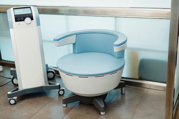 Cadeira eletromagnética para tratamento de incontinência urinária na clínica médica