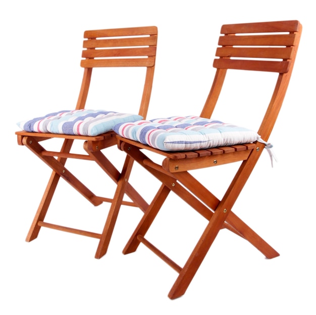 Cadeiras com almofadas isoladas em branco