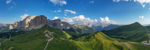 Cadena montañosa Sella Towers en las Dolomitas del Tirol del Sur, Italia