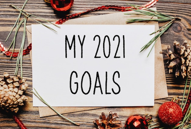 Caderno de conceito de feliz natal e feliz ano novo com texto meus objetivos de 2021