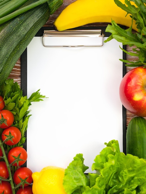 Foto caderno em branco e alimentos saudáveis plano de refeições dietéticas conceito de alimentos saudáveis vista superior espaço de cópia