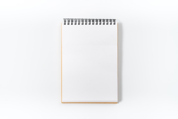 Foto caderno espiral marrom isolado na vista de background.top branco