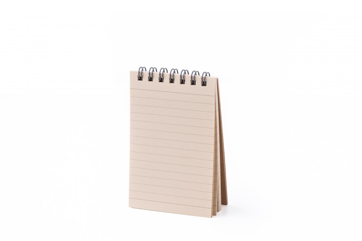 Foto caderno marrom no branco