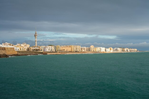 Foto cadiz skyline com a torre tavira ii cadiz andaluzia espanha