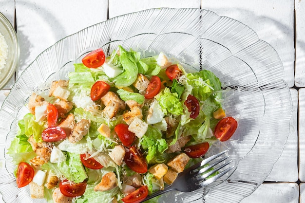 Caesar-Salat in Plattennahaufnahme