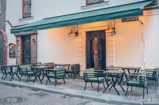 Café acogedor en la ciudad de Lviv