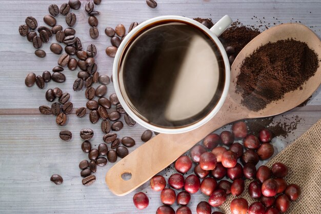 Café americano y granos de café