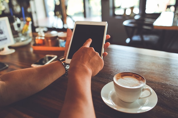 Café caliente en un día cómodo