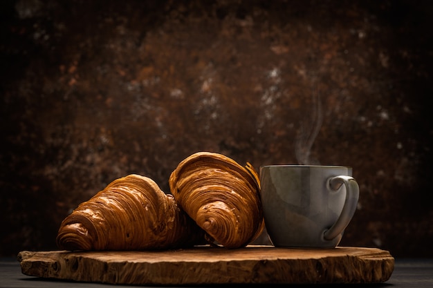 Café com Croissant