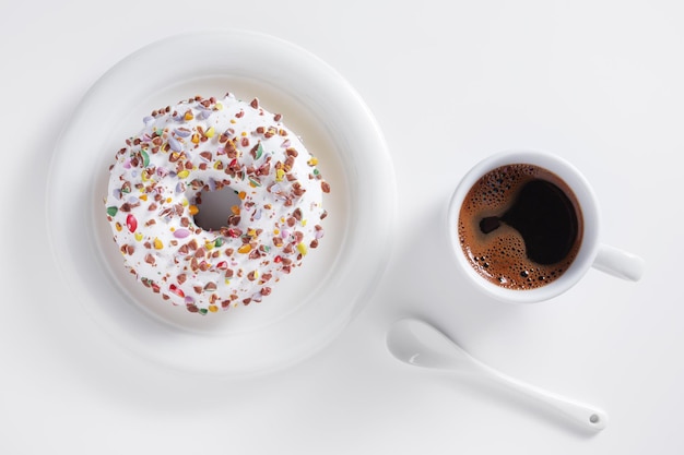 Café com donut.