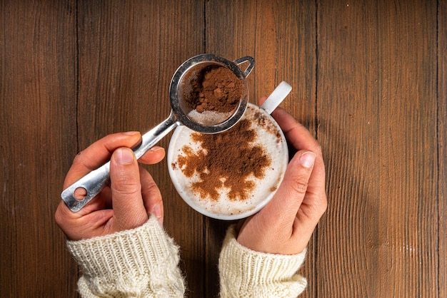 Café com leite com padrão de floco de neve