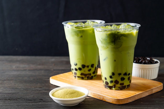 Café com leite de chá verde com bolha