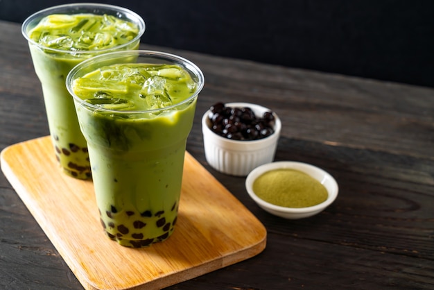 Café com leite de chá verde com bolha