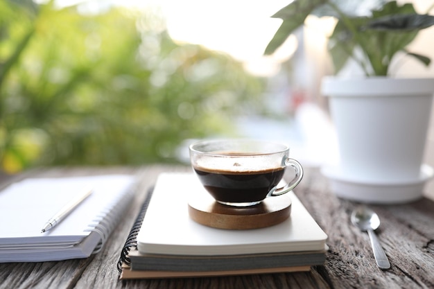 Café con crema y libretas de diario