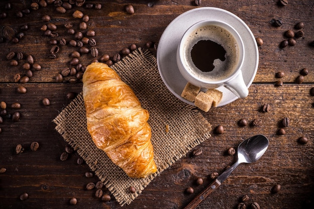 Café y Croissant