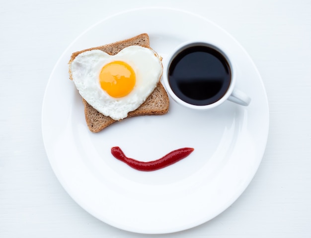 Café da Manhã com Café e Ovo Frito