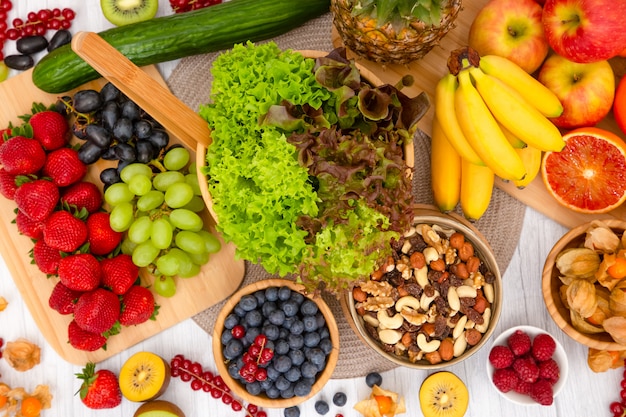 Café da manhã com frutas e castanhas