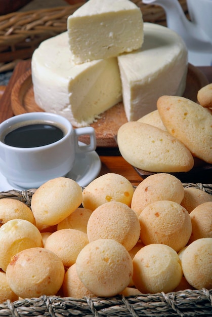 Café da Manhã com Pão de Queijo