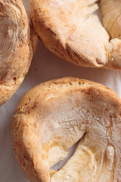 Café da manhã de pastelaria caseiro com leite