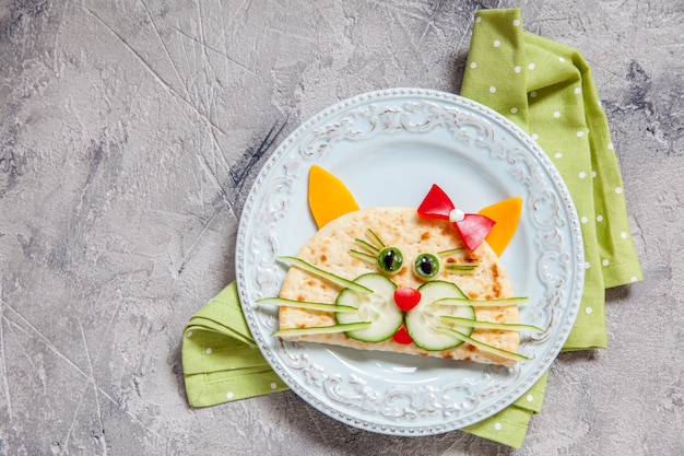 Café da manhã para crianças com quesadilla de gato