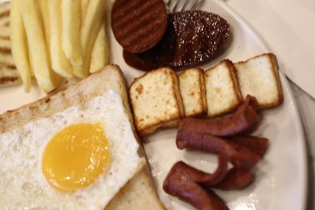 Café da manhã rico e delicioso