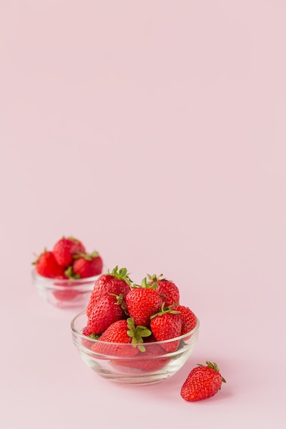 Café da manhã saudável com frutas doces maduras