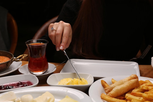 Café da manhã turco rico e delicioso