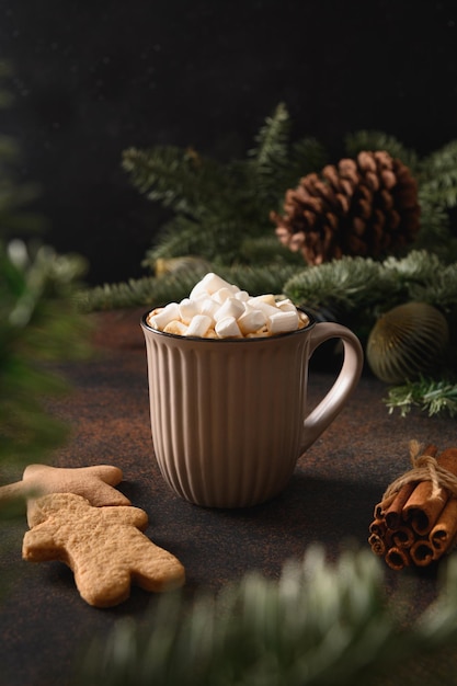 Café de natal com marshmallow e biscoitos como estrelas