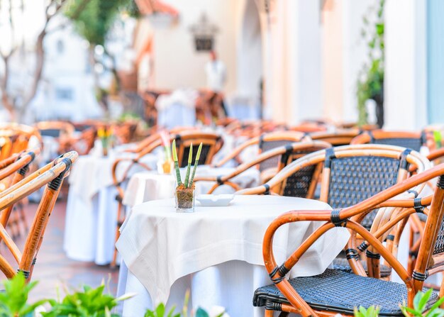 Café de rua na ilha de Capri, Itália