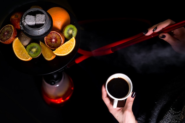 Foto café e cachimbo de água