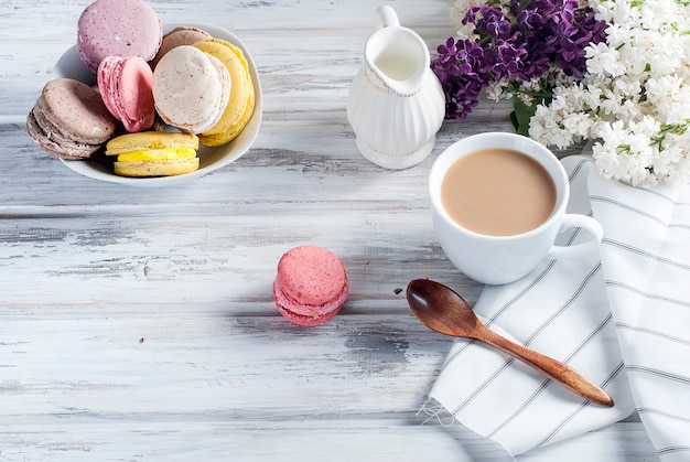 Café e macaroons