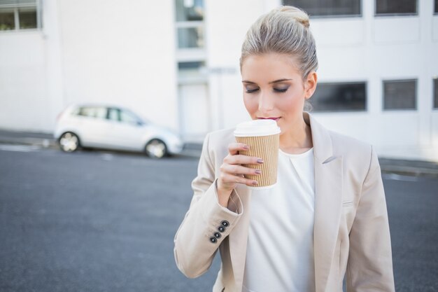 Café con estilo pacífica elegante que huele