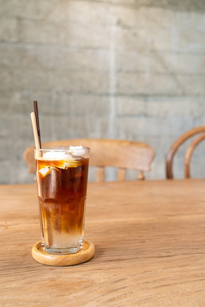 Café expreso con jugo de coco en la cafetería cafetería