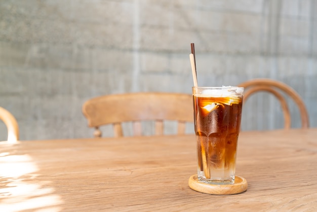 Café expreso con jugo de coco en la cafetería cafetería