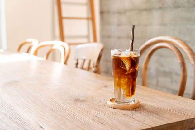 Café expreso con jugo de coco en la cafetería cafetería