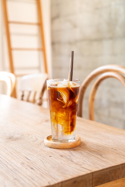 café expresso com suco de coco em cafeteria