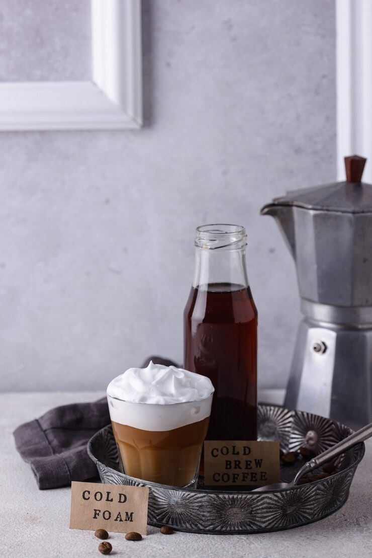 Foto café fresco com espuma fria