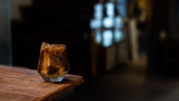 café gelado pronto para beber no café