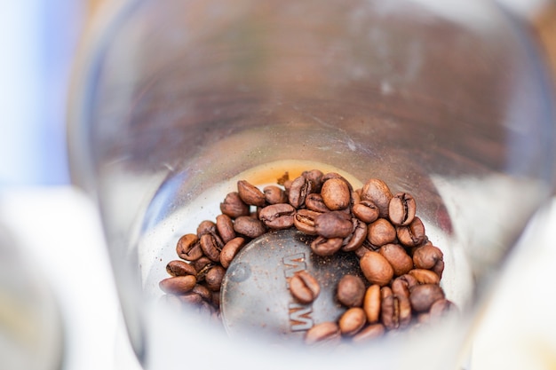 Café en grano en un tazón