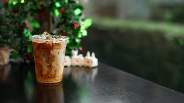 café helado con un tema navideño