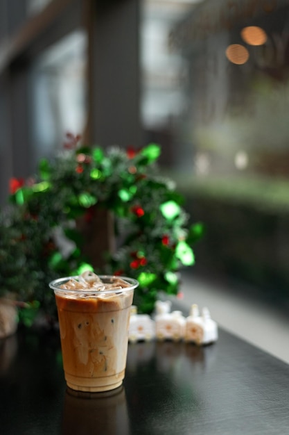 café helado con un tema navideño