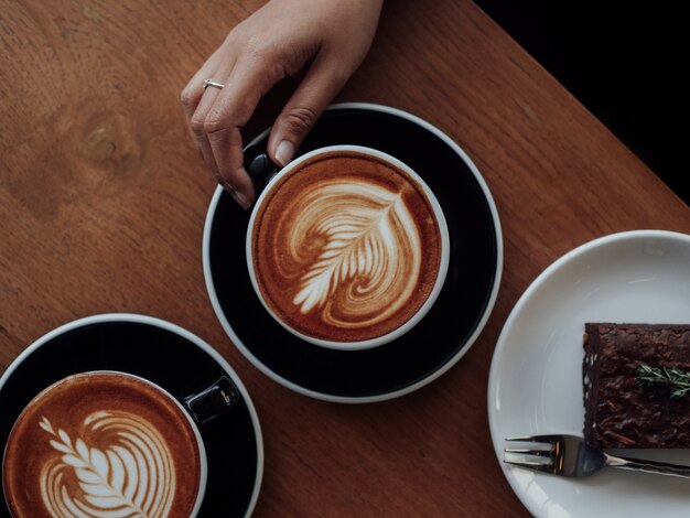 café latte na mesa