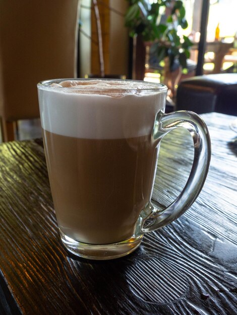 Cafe Letztes frisches Kaffeegetränk im Glas