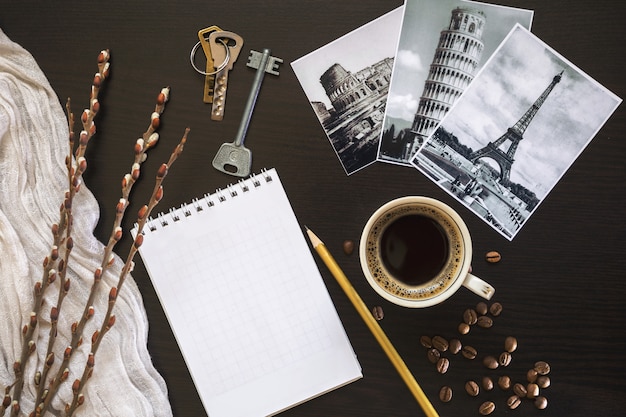 Café de la mañana en la mesa.