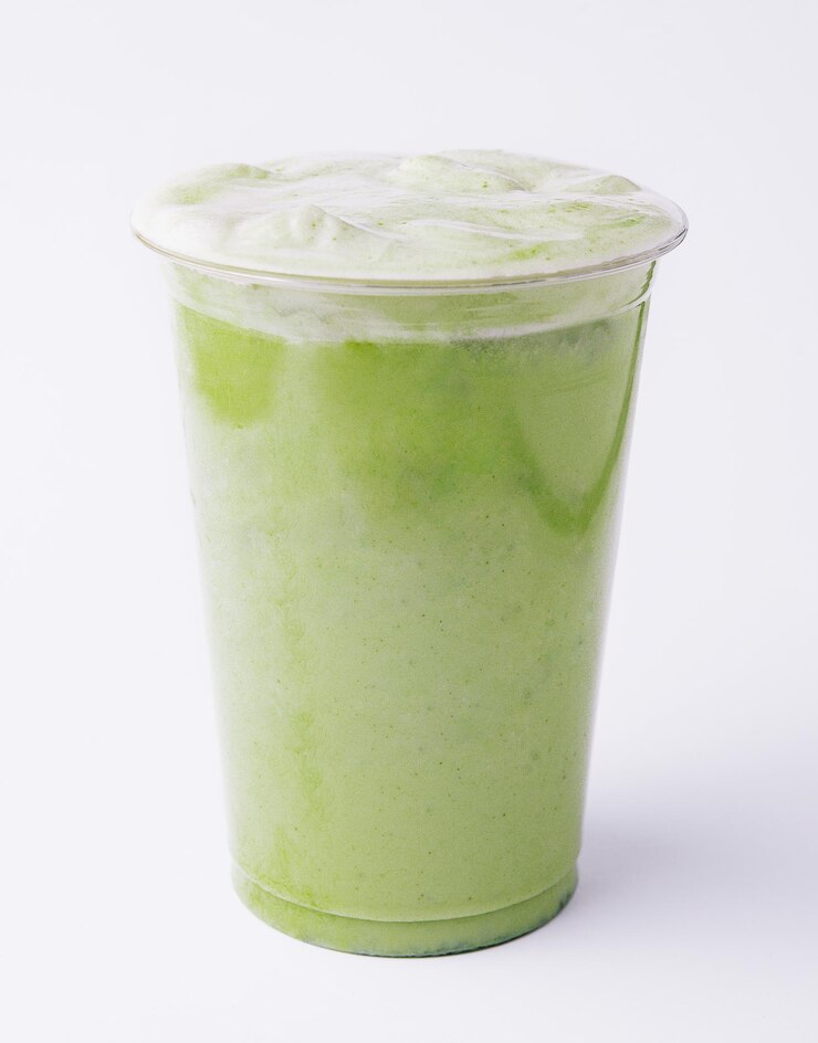Café matcha en vaso de plástico