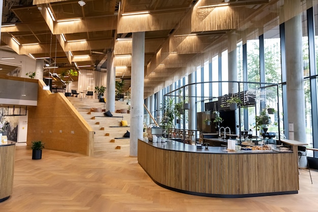 Café no lobby do edifício comercial