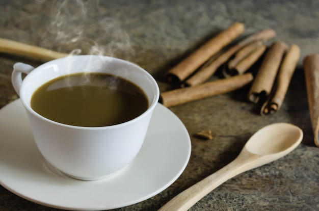 café con palitos de canela