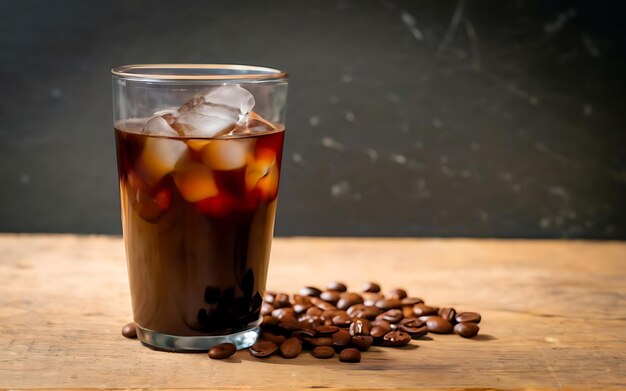 Café preto arábica a gotejamento frio em copo com bola de gelo