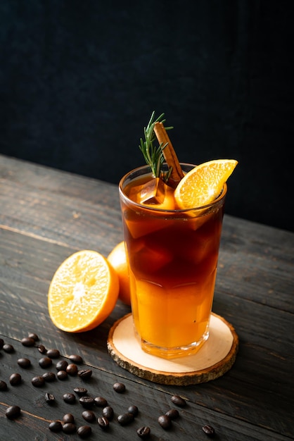 Café preto com suco de laranja e limão