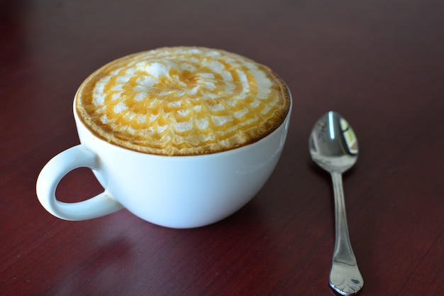 Foto café quente de cappuccino com latte art.